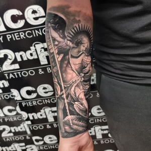 tatuaj antebrat barbat