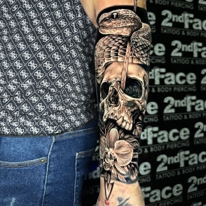 Tatuaj Sarpe Craniu antebrat Tatuaj Sarpe Craniu antebrat
