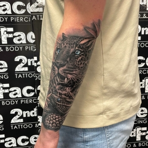 #tigertattoo #tigertattoos #snaketattoo #snaketattoos #tiger #snake #snakes #tattoos #tattooed #tattooedmen #tattoo #blackandgreytattoo #realistictattoo #tats #artistsoninstagram #artist #tattooartist #art #bodyart