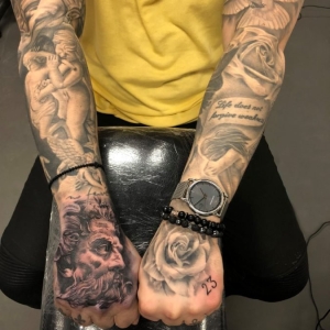 full sleeve tattoo barbat