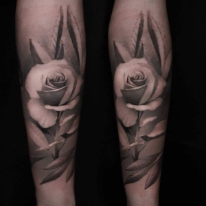 tatuaj cu elefant pe mana barbat