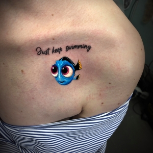 Tatuaj color peste piept