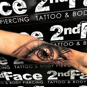 Tatuaj antebrat ochi Tatuaj antebrat ochi