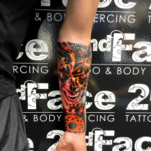 Tatuaj antebrat color Tatuaj antebrat color