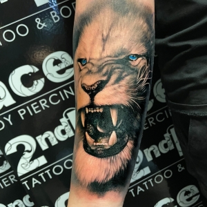 Tatuaj antebrat leu barbat Tatuaj antebrat leu barbat